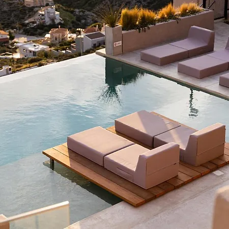 Hills Aparthotel *