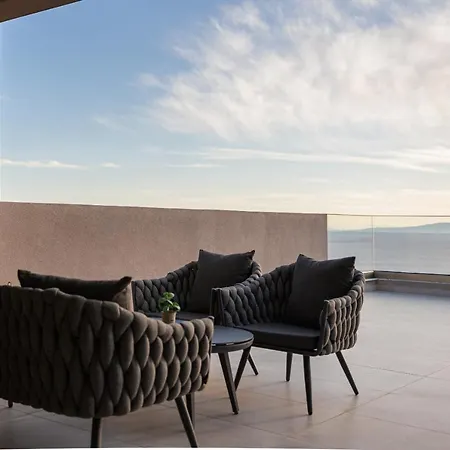 Aparthotel Hills Saronida